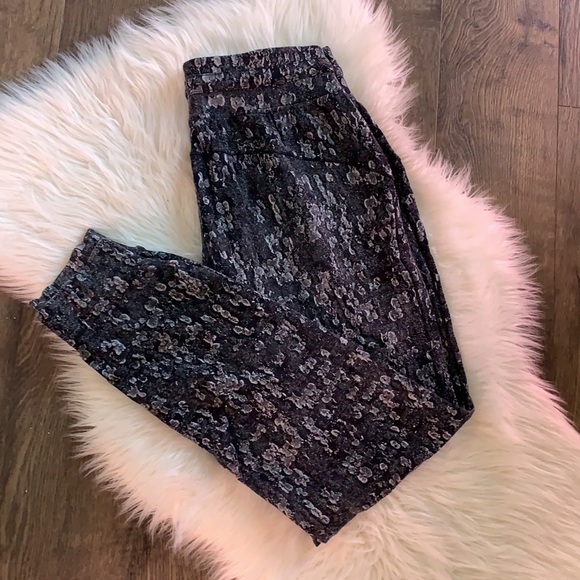 Lululemon jogger - Picture 2 of 3